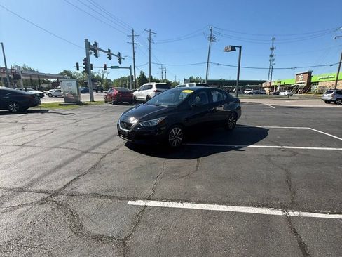 Used 2021 Nissan Versa SV FWD image 6