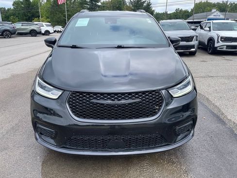 Used 2021 Chrysler Pacifica Touring-L w/ S Appearance Package AWD/4WD image 4