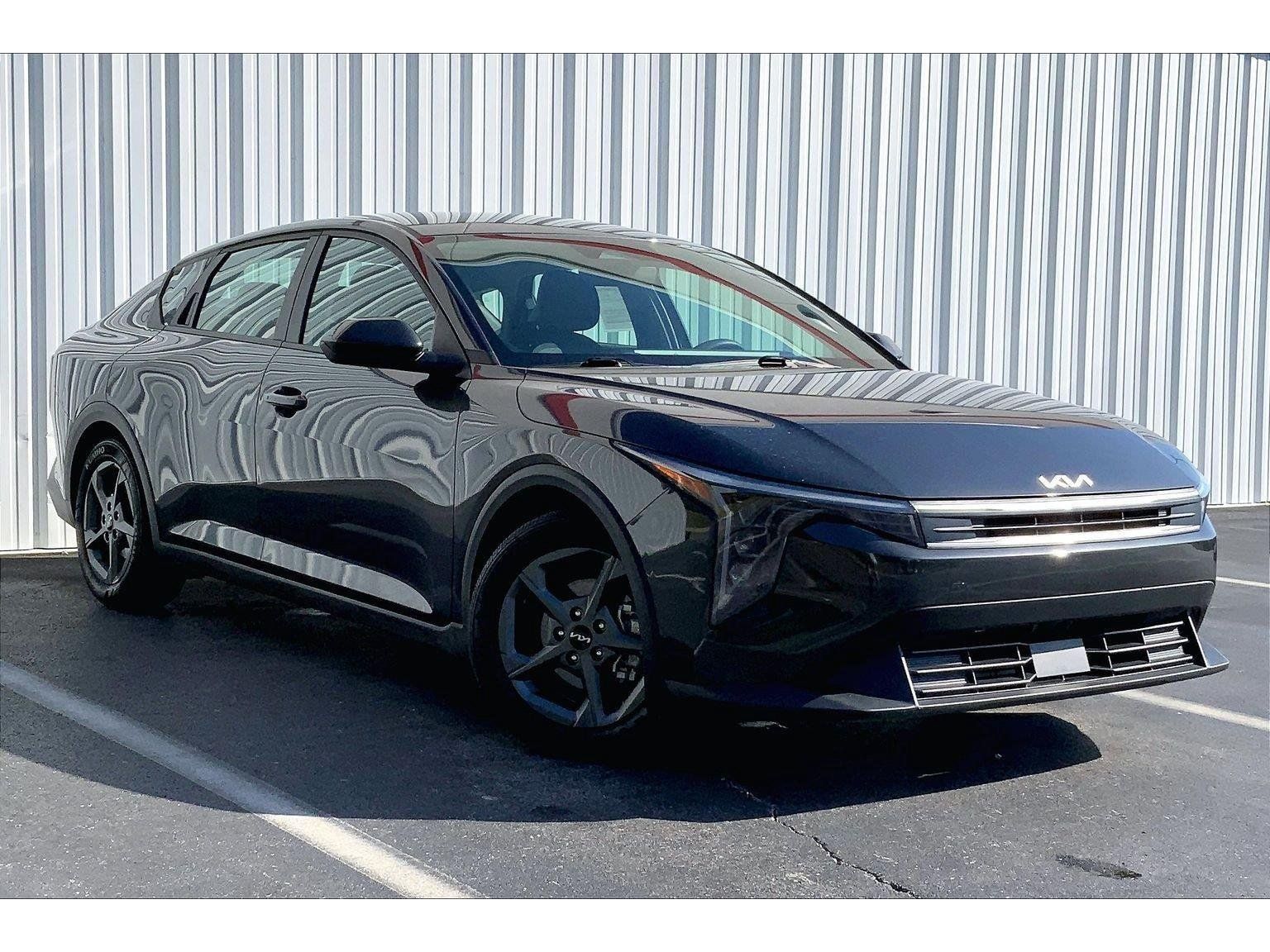 Used 2025 Kia K4 FWD image 2