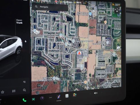 Used 2022 Tesla Model Y Long Range image 9