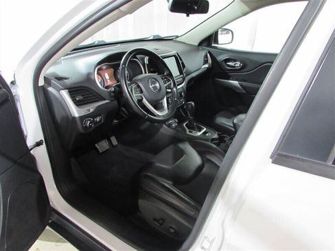 Used 2018 Jeep Cherokee Trailhawk image 44