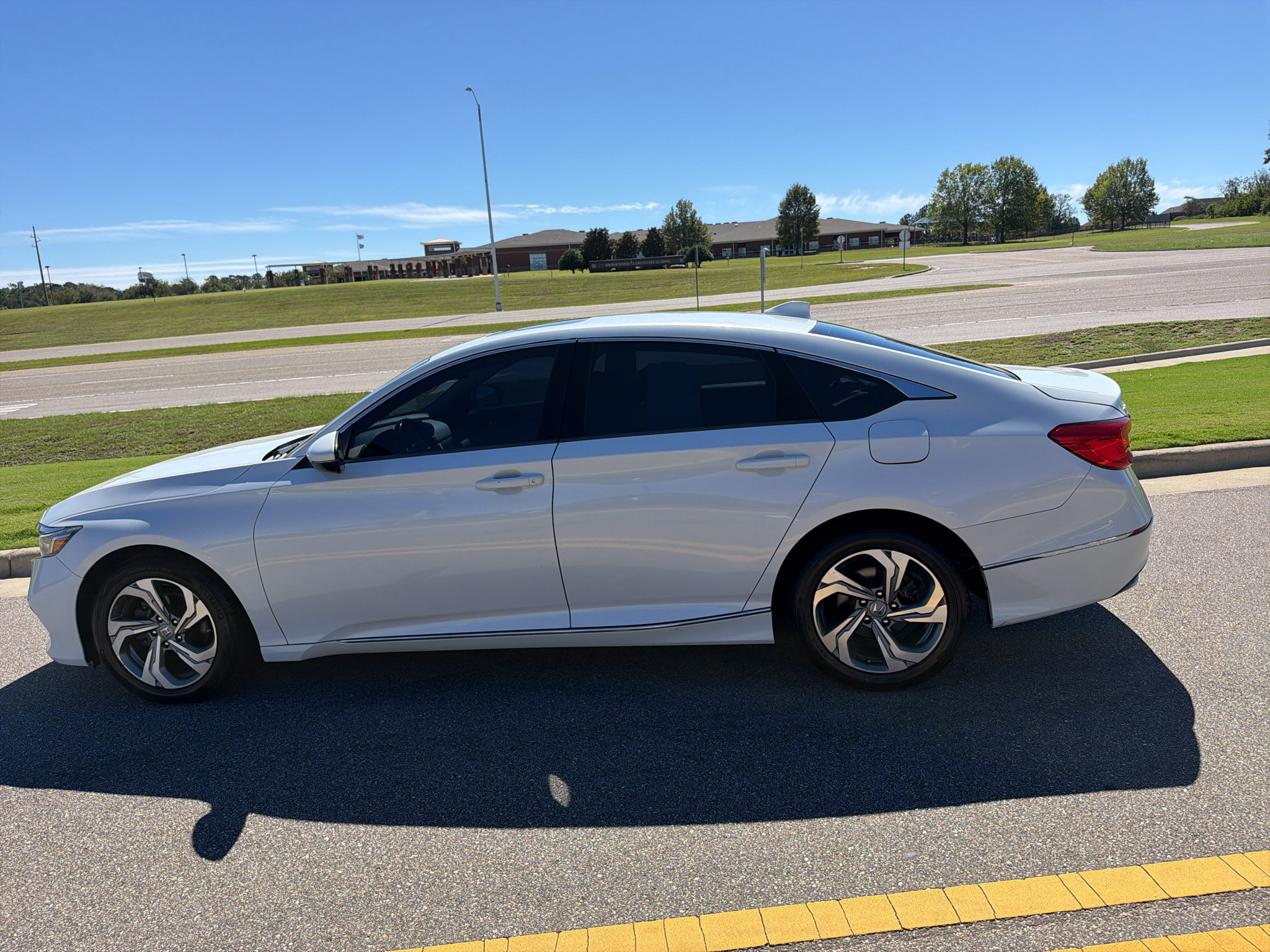 Used 2018 Honda Accord EX-L image 9