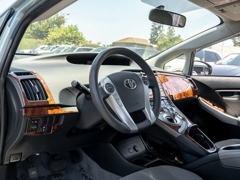 Used 2014 Toyota Prius Two FWD image 7