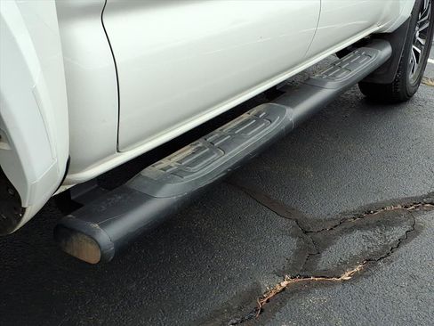 Used 2021 Toyota Tacoma TRD Sport w/ Technology Package image 10