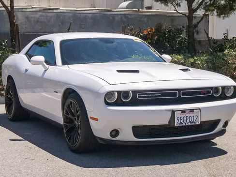 Used 2017 Dodge Challenger R/T RWD image 3