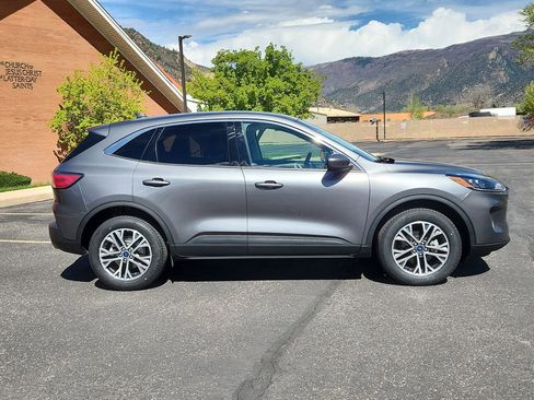 Used 2022 Ford Escape SEL w/ Equipment Group 302A image 2