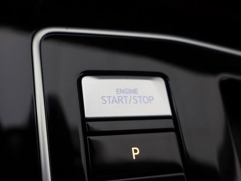Used 2024 Volkswagen Golf R AWD/4WD image 57