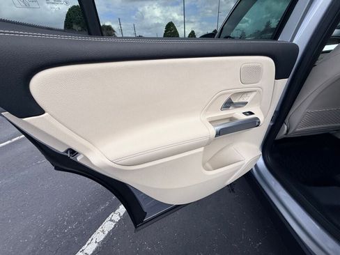 Used 2026 Mercedes-Benz GLB 250 image 17