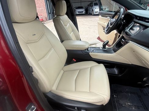Used 2017 Cadillac XT5 FWD image 13