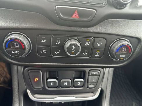 Used 2021 GMC Terrain SLT AWD/4WD image 18