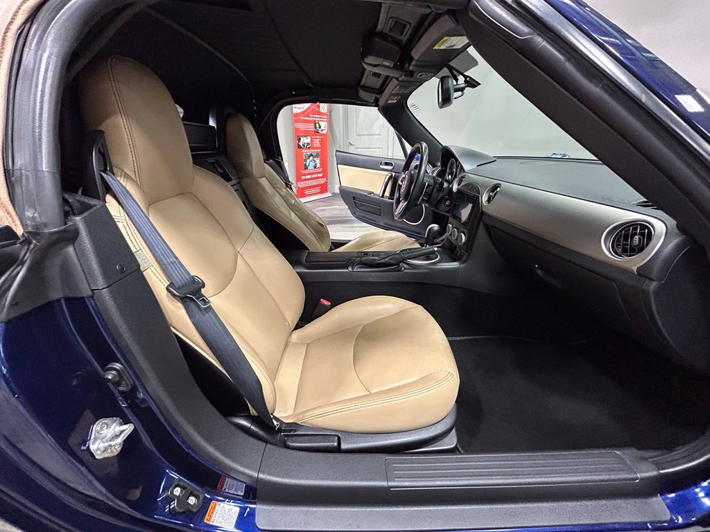 Used 2009 MAZDA MX-5 Miata Grand Touring RWD image 37