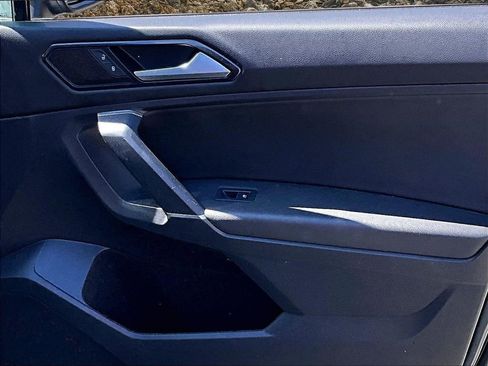 Used 2018 Volkswagen Tiguan SE w/ Panoramic Sunroof Package AWD/4WD image 22