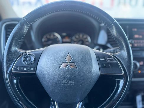 Used 2018 Mitsubishi Outlander SE image 38