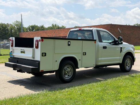 Used 2022 Ford F250 XL w/ Power Equipment Group RWD image 6