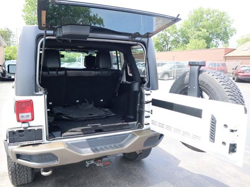 Used 2016 Jeep Wrangler Unlimited Sahara AWD/4WD image 14