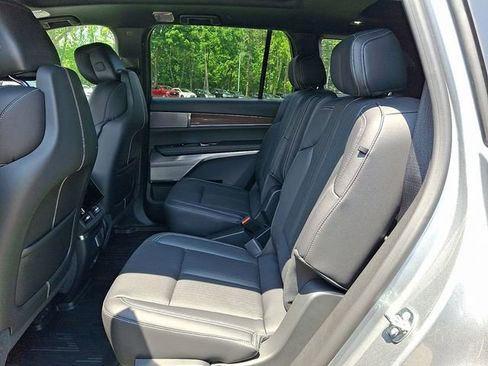 New 2026 Cadillac Vistiq Sport w/ LPO, Floor Liner Package image 5