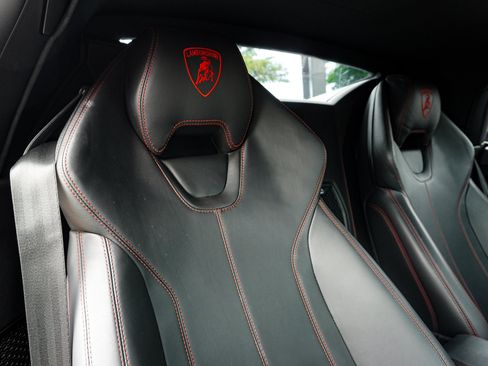 Used 2022 Lamborghini Huracan EVO AWD/4WD image 32