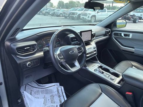 Certified 2022 Ford Explorer XLT w/ Equipment Group 202A AWD/4WD image 10