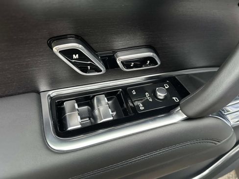 New 2026 Land Rover Range Rover Long Wheelbase SE image 10