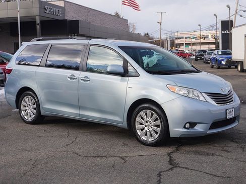 Used 2016 Toyota Sienna XLE image 65