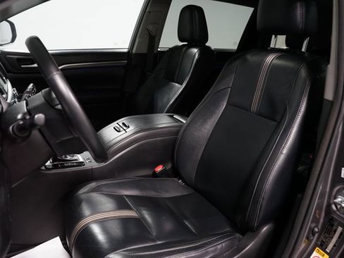 Used 2018 Toyota Highlander SE image 26