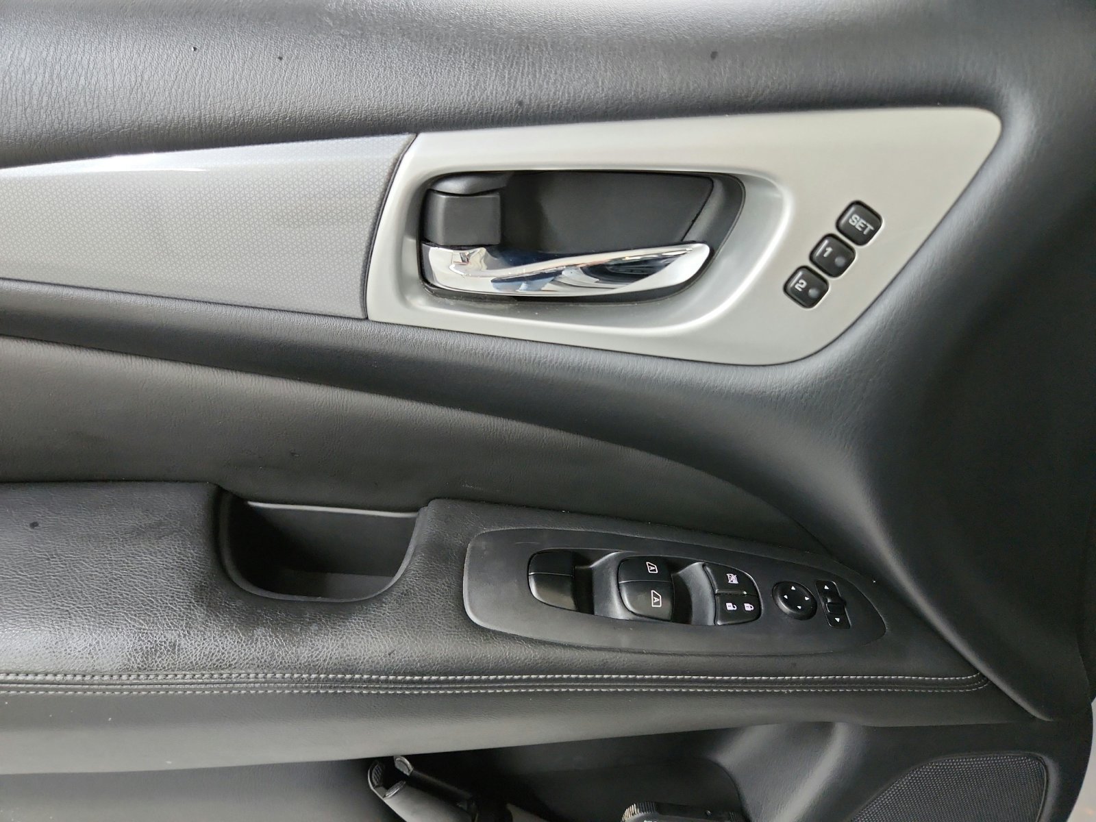 Used 2019 Nissan Pathfinder SL AWD/4WD image 39