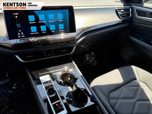 Used 2025 Volkswagen Atlas Cross Sport SE AWD/4WD image 19
