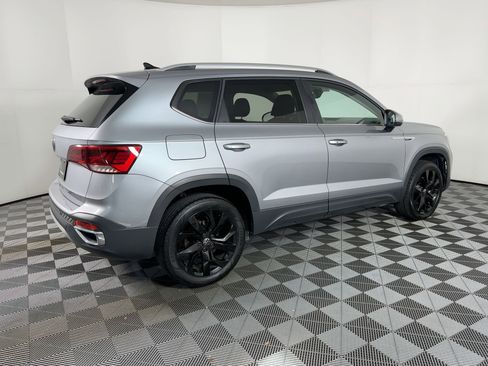 Used 2024 Volkswagen Taos SE image 7