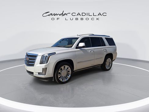 Used 2017 Cadillac Escalade Platinum AWD/4WD image 4