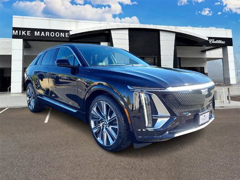 New 2026 Cadillac Lyriq Signature Luxury image 2