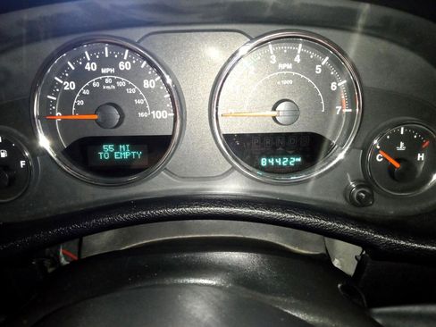 Used 2017 Jeep Wrangler Unlimited Sahara w/ Connectivity Group image 6