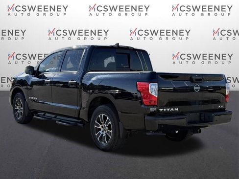 Used 2024 Nissan Titan SV w/ SV Convenience Package image 3