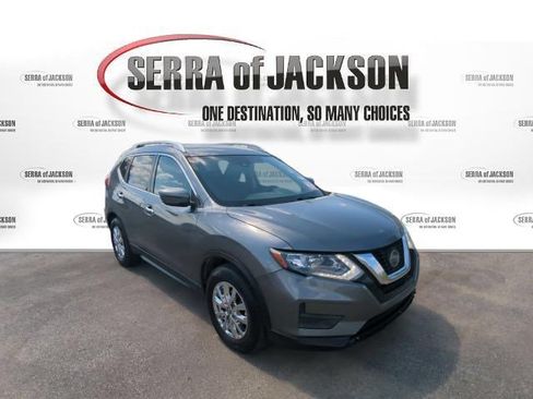 Used 2020 Nissan Rogue SV FWD image 2