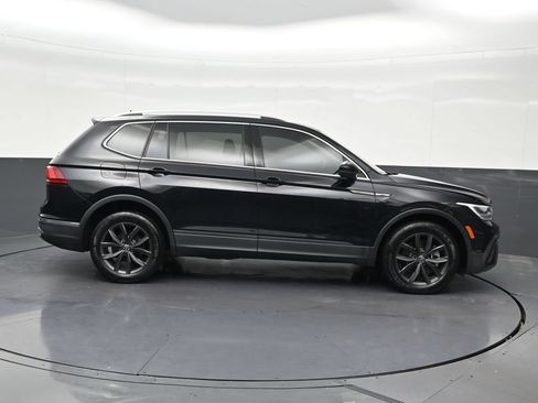 Used 2022 Volkswagen Tiguan SE w/ Panoramic Sunroof Package AWD/4WD image 7