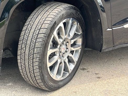 Used 2021 GMC Acadia Denali w/ Denali Technology Package FWD image 30