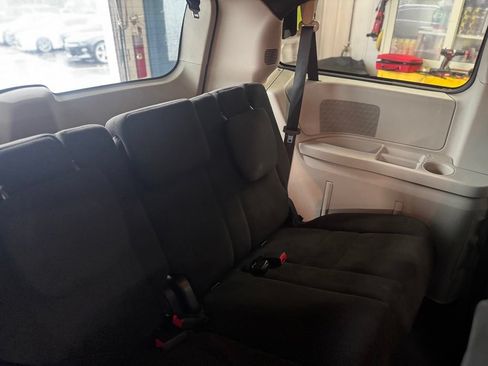 Used 2015 Dodge Grand Caravan SE FWD image 26