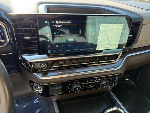 Used 2022 Chevrolet Silverado 1500 LTZ image 12