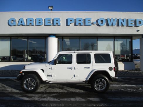 Used 2021 Jeep Wrangler Unlimited Sahara image 2