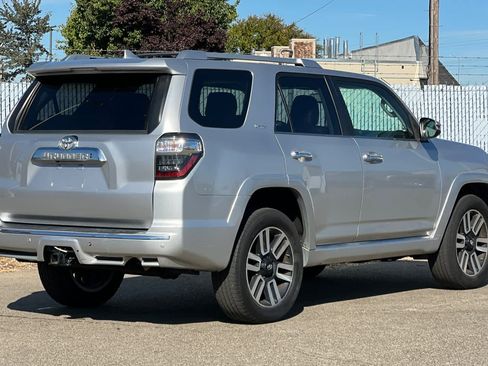 Used 2016 Toyota 4Runner Limited AWD/4WD image 3