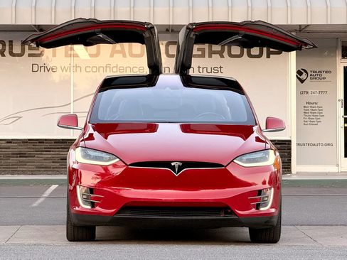 Used 2016 Tesla Model X 90D AWD/4WD image 3