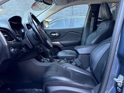 Used 2021 Jeep Cherokee Limited AWD/4WD image 5