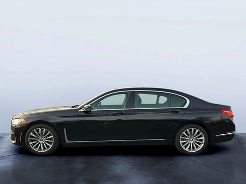 Used 2022 BMW 740i 740i Sedan 4D image 2