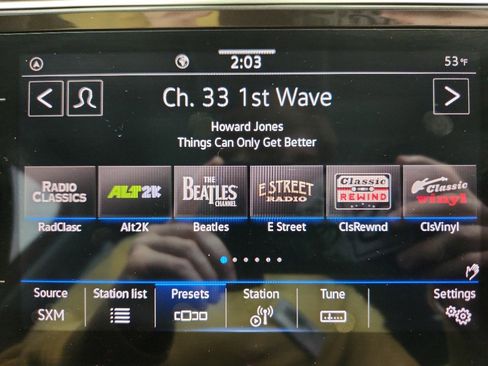 Certified 2023 Volkswagen Tiguan SE w/ Panoramic Sunroof Package image 18