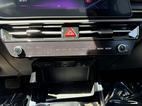 Used 2025 Kia Niro EX FWD image 25