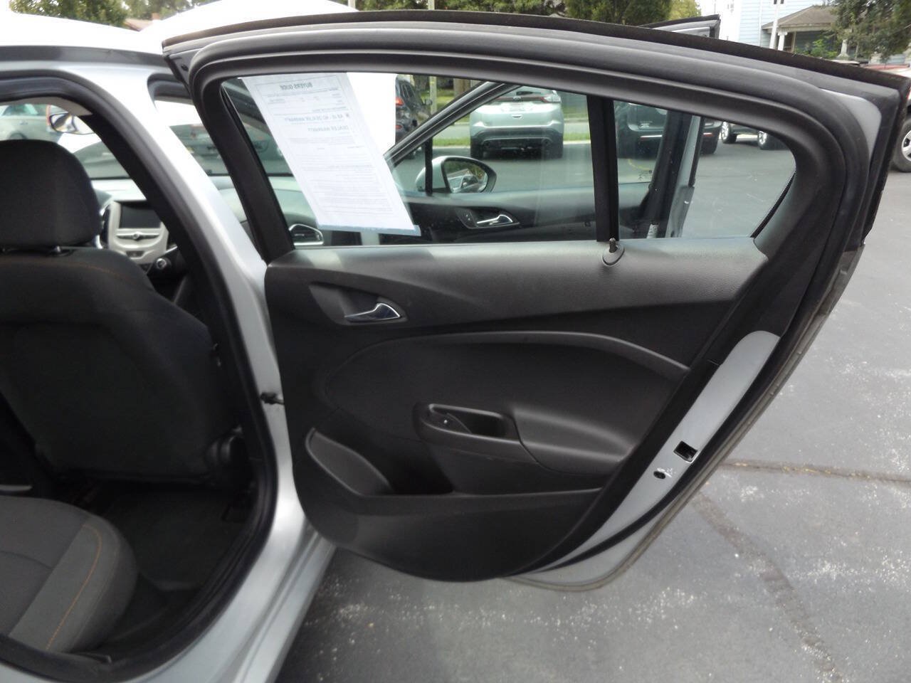 Used 2017 Chevrolet Cruze LS FWD image 27