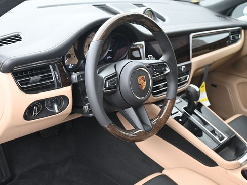 Certified 2026 Porsche Macan AWD/4WD image 5