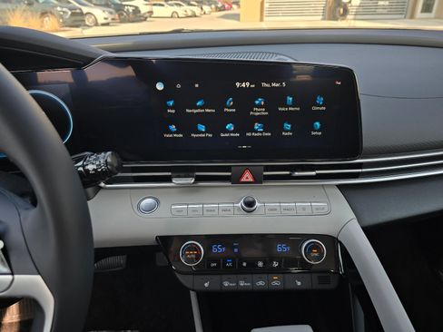 New 2025 Hyundai Elantra Limited image 15