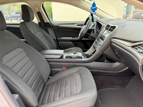 Used 2020 Ford Fusion SE FWD image 17