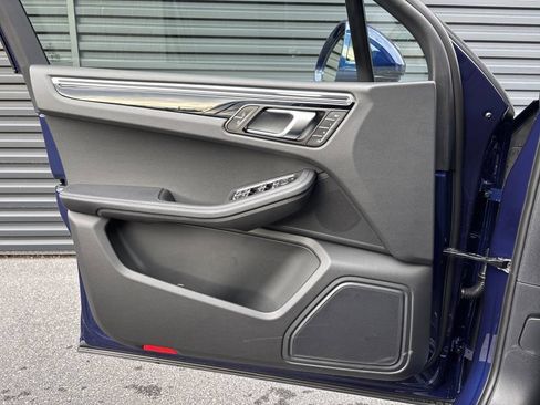 Certified 2026 Porsche Macan AWD/4WD image 18