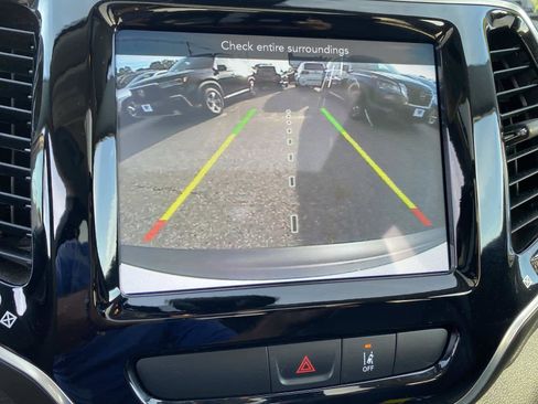 Certified 2022 Jeep Cherokee Limited image 13